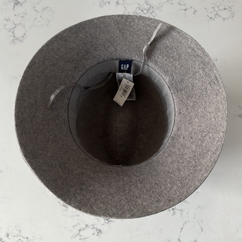 Gap 100% wool gray color woman’s fedora hat - Picture 9 of 12